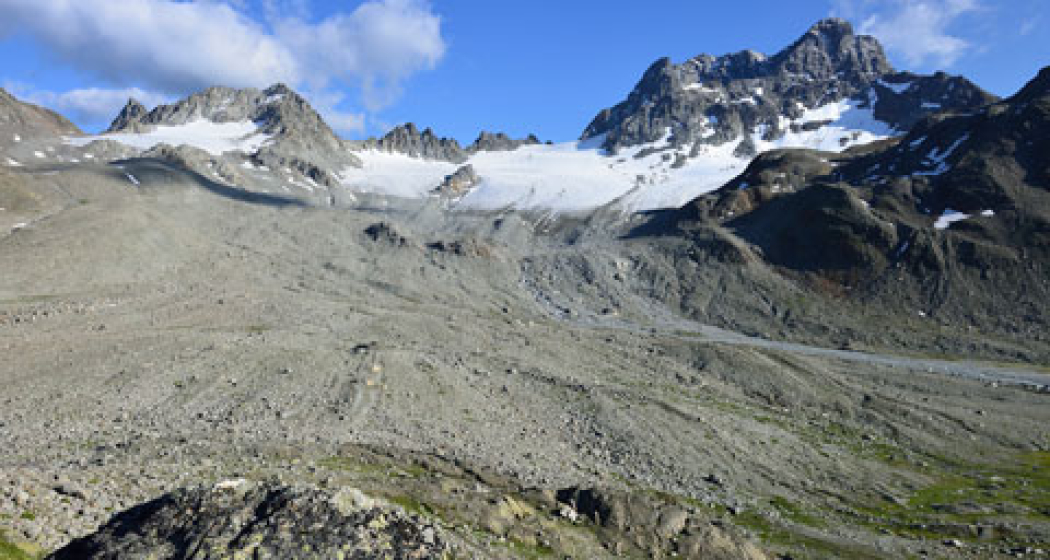 Der Porchabellagletscher, rechts der Piz Kesch. Der Porchabellagletscher, rechts der Piz Kesch.