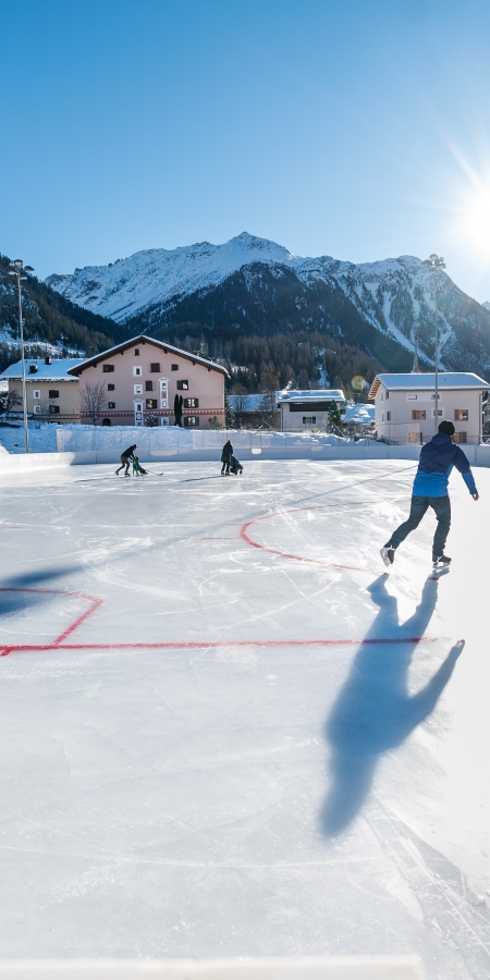 Eisfeld Bergün (Copyright: Marco Hartmann) Eisfeld Bergün (Copyright: Marco Hartmann)